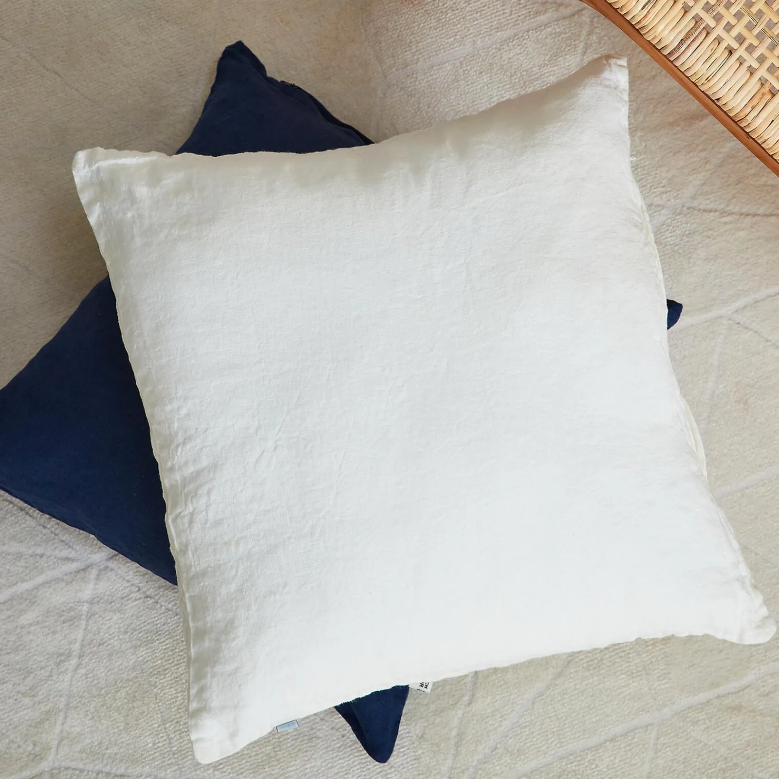 New Coussin LINHA coloris blanc 45 x 45 cm - 4MURS Coussins