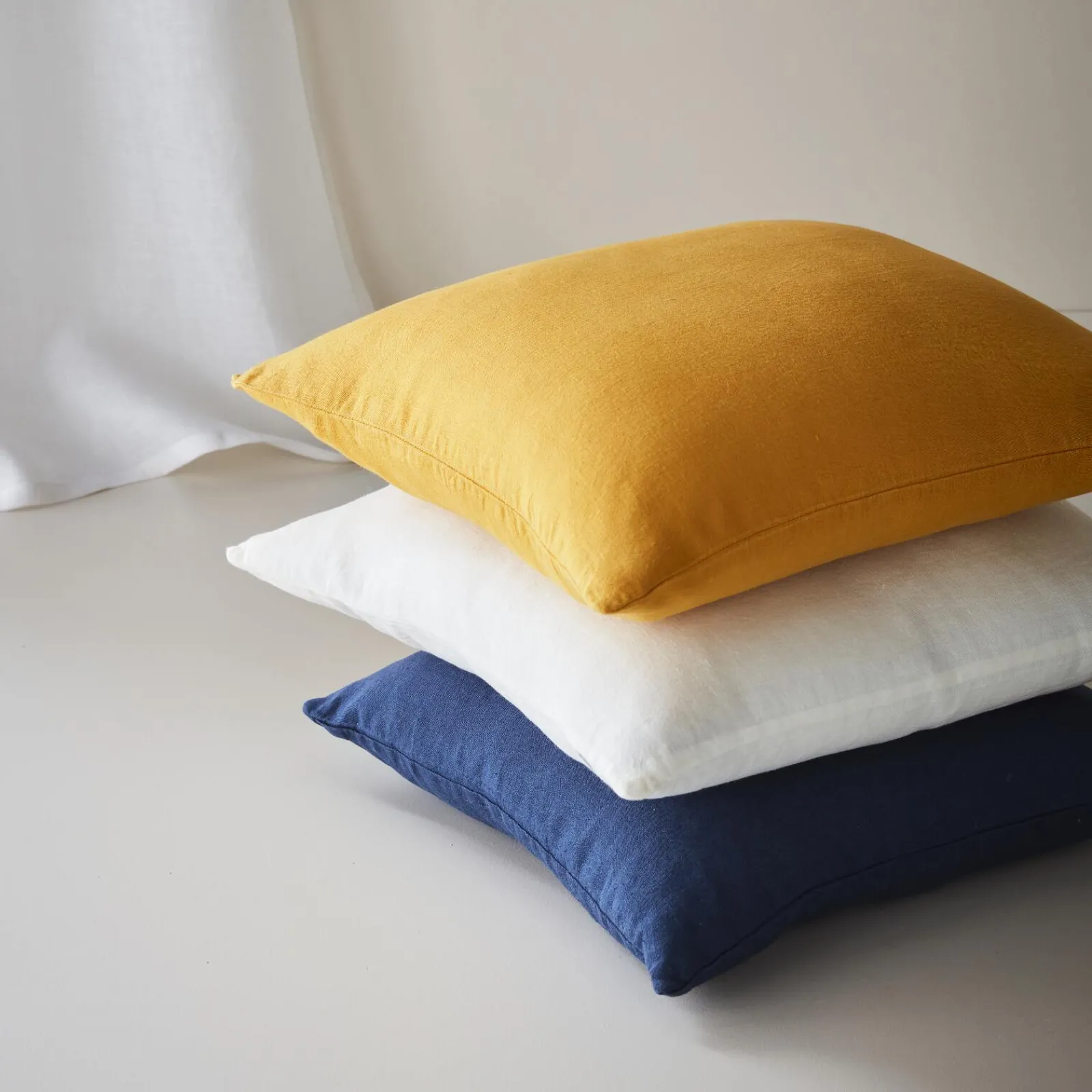 Fashion Coussin LINHA coloris bleu indigo 45 x 45 cm - 4MURS Coussins