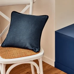 Outlet Housse de coussin APONI coloris bleu noir 40 x 40 cm - 4MURS Coussins