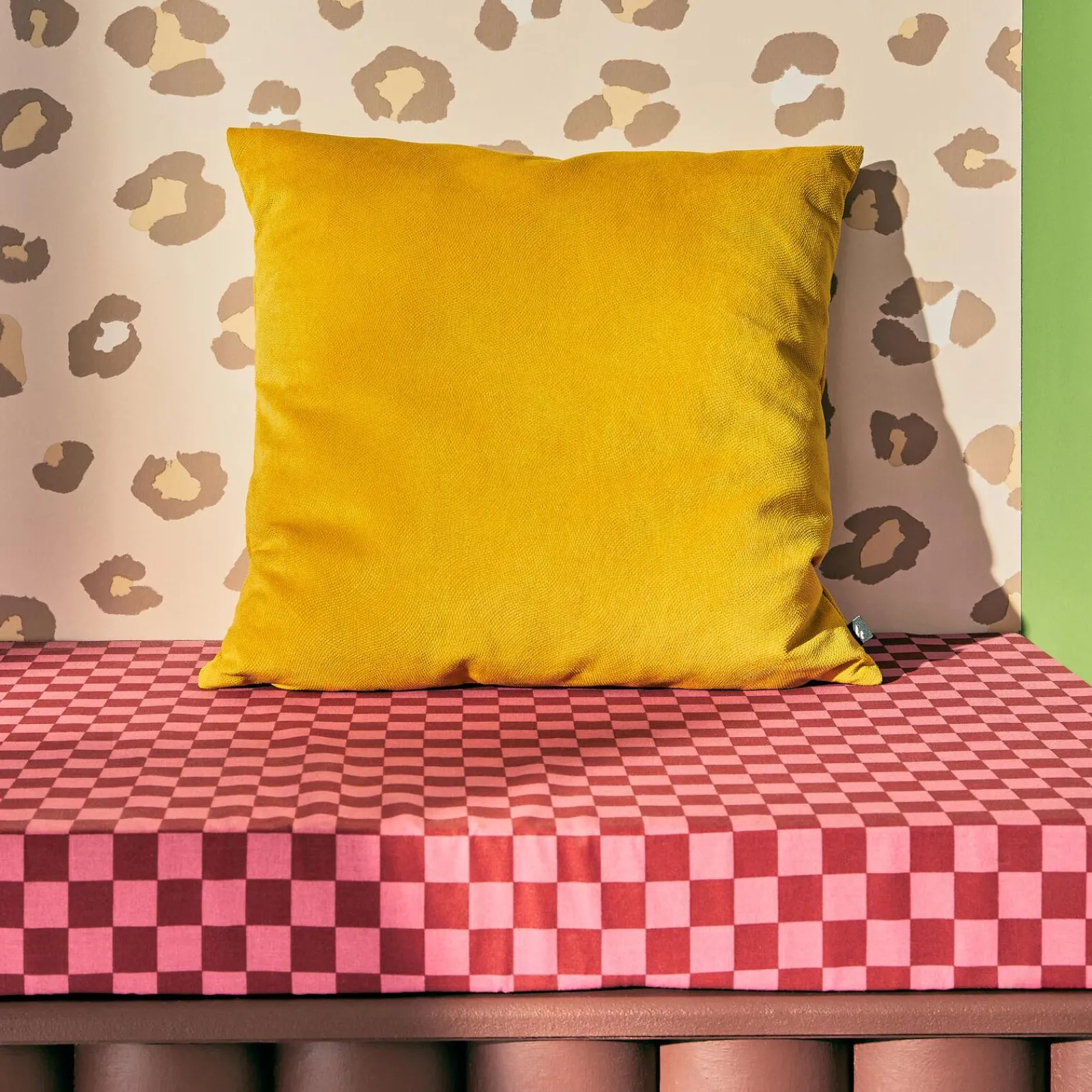 Online Coussin PONE coloris jaune smile 40 x 40 cm - Coussins